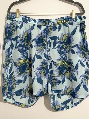 JUNAROSA Floral Print Shorts in Light Aqua with Blue and Yellow Accents Size 24